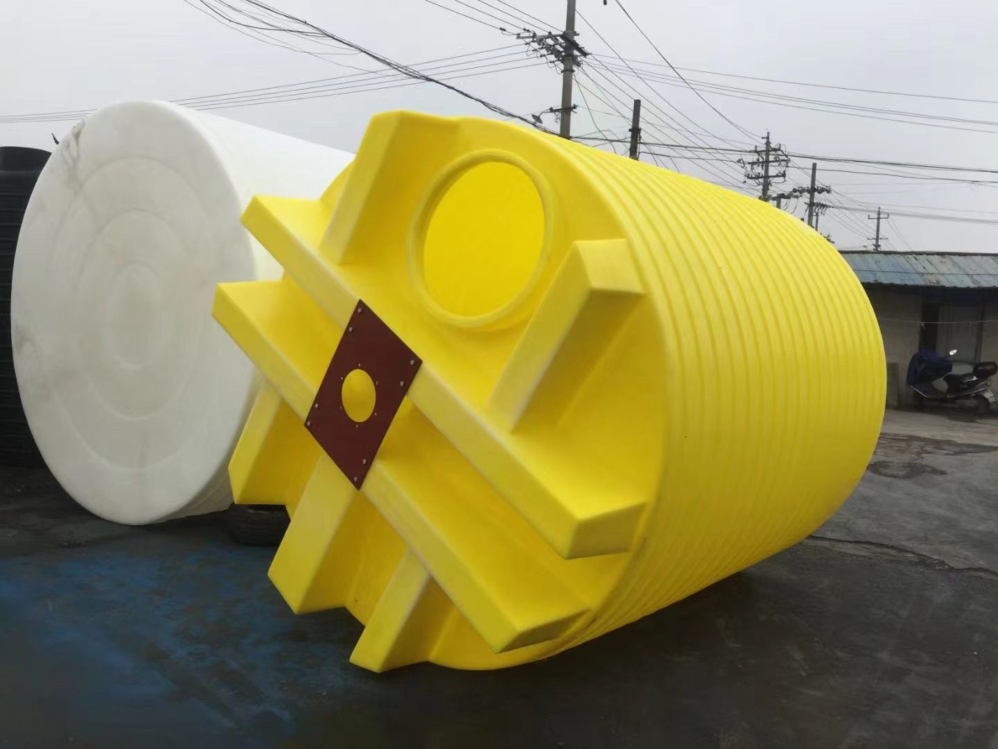 附近塑料容器加工廠(chǎng)地址在哪里？誰(shuí)知道附近塑料水箱容器地址電話(huà)？